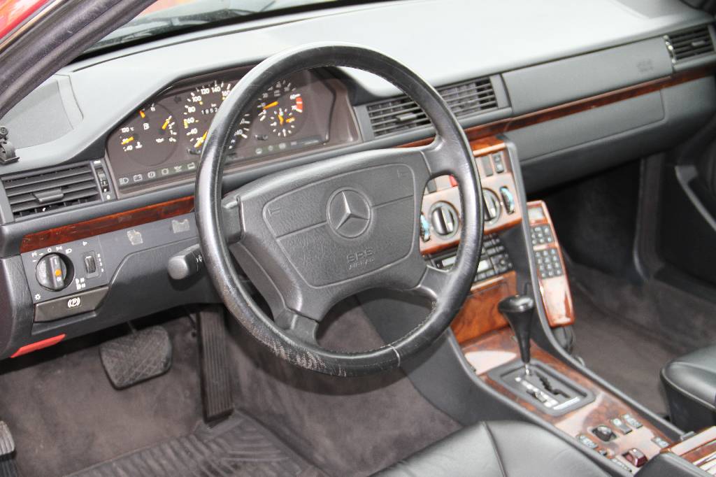 Detail d: Mercedes-Benz E 220 Cabriolet W 124, EZ 04.1994, Laufleistung ca. 185.245 km, TÜV 01.2016, 110 kW/ 150 PS, 6 Zylinder, Automatikgetriebe, rot, ...