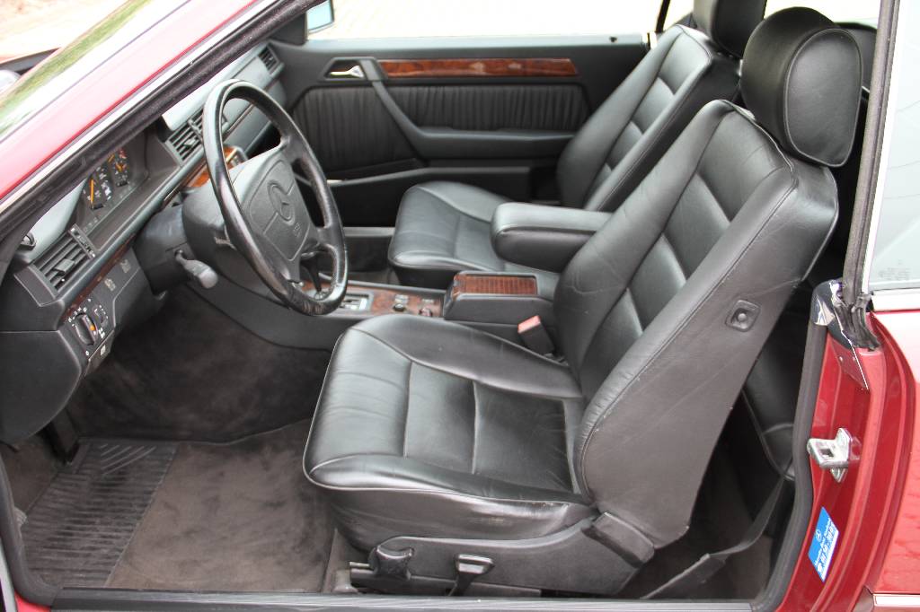 Detail f: Mercedes-Benz E 220 Cabriolet W 124, EZ 04.1994, Laufleistung ca. 185.245 km, TÜV 01.2016, 110 kW/ 150 PS, 6 Zylinder, Automatikgetriebe, rot, ...