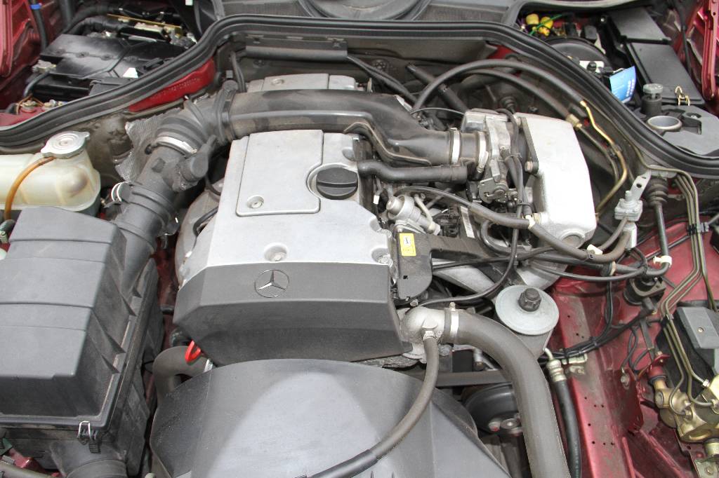 Detail g: Mercedes-Benz E 220 Cabriolet W 124, EZ 04.1994, Laufleistung ca. 185.245 km, TÜV 01.2016, 110 kW/ 150 PS, 6 Zylinder, Automatikgetriebe, rot, ...