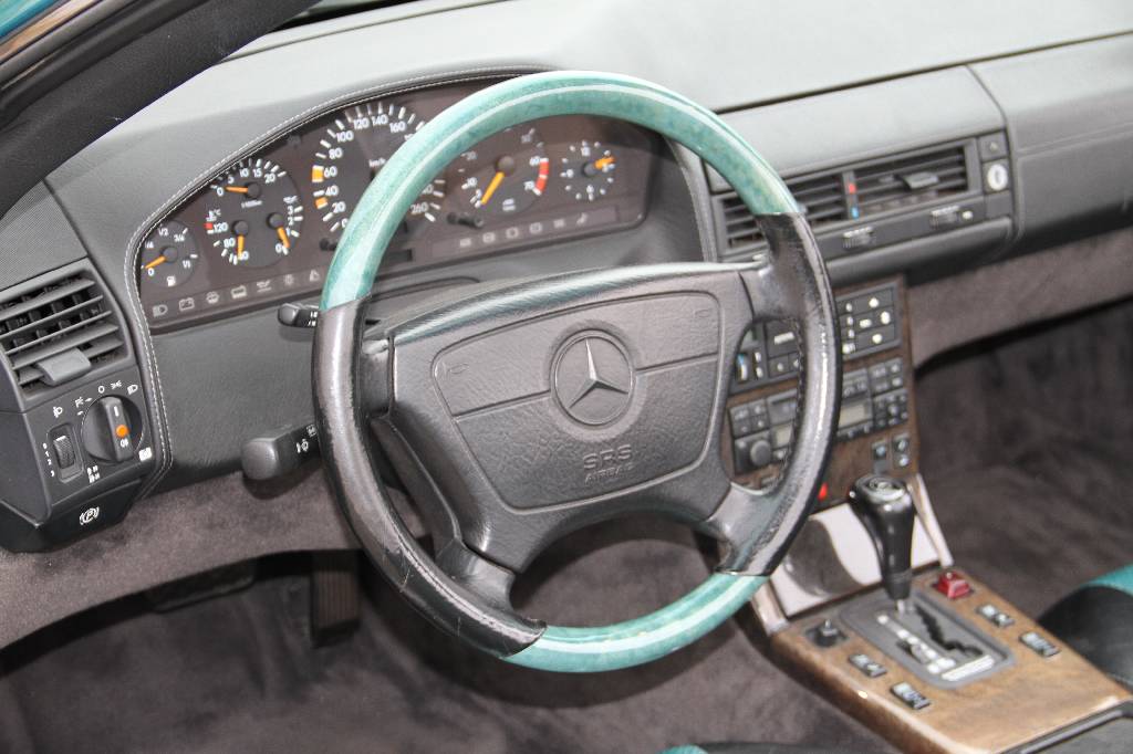Detail f: Mercedes-Benz SL 60 R 129, EZ 06.1995, Laufleistung ca. 199.371 km, 280 kW/ 381 PS, 8-Zylinder, Automatikgetriebe, Douglasgrün metallic, Vollleder ...