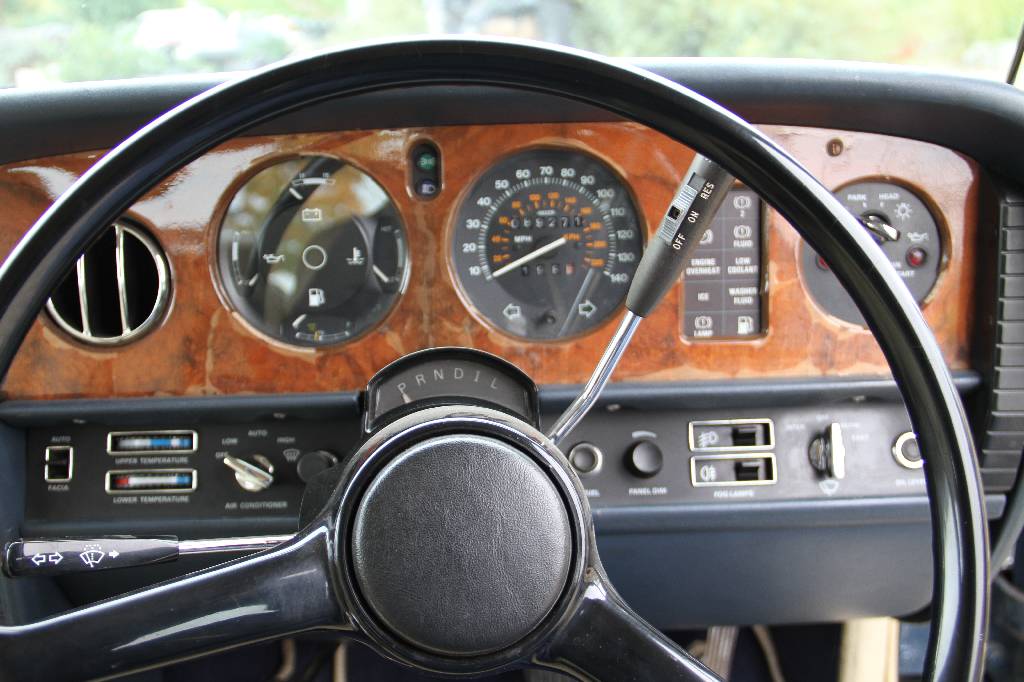 Detail f: Rolls-Royce Silver Spirit I, EZ 08.1982, Laufleistung 89.271 miles abgelesen, H- Zulassung, 162 kW/ 220 PS, Automatikgetriebe, blau, beige, ...