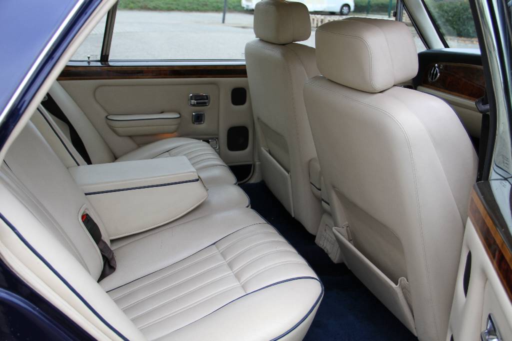 Detail e: Rolls-Royce Silver Spirit III, EZ 08.1994, Laufleistung 140.684 miles abgelesen, TÜV 11.2015, 180 kW/ 245 PS, dunkelblau, beige, Classic Data ...
