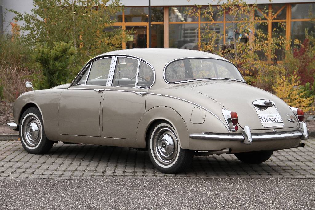Detail c: Daimler V8 250, EZ 03.1968, Laufleistung 5.872 miles abgelesen, H-Zulassung, 103 kW/ 140 PS, 8-Zylinder, Automatikgetriebe, graubraun, braun, ...