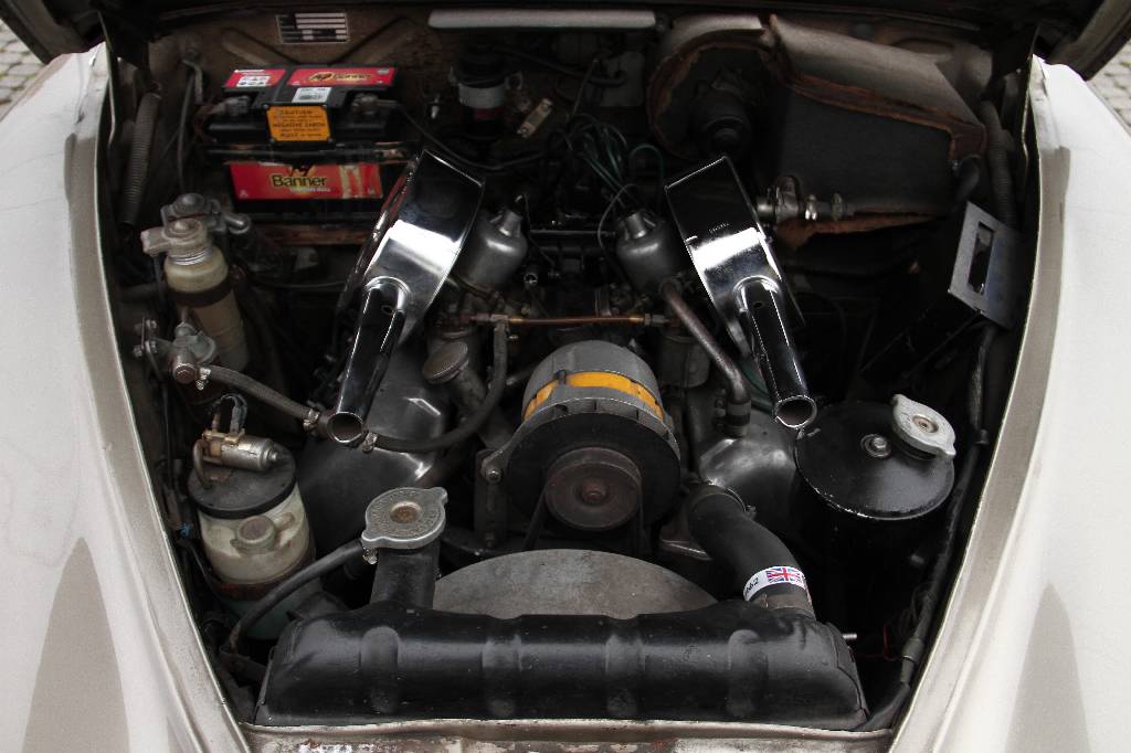 Detail i: Daimler V8 250, EZ 03.1968, Laufleistung 5.872 miles abgelesen, H-Zulassung, 103 kW/ 140 PS, 8-Zylinder, Automatikgetriebe, graubraun, braun, ...