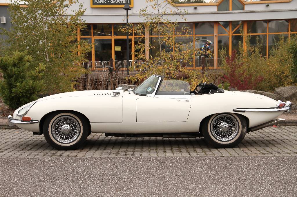 Detail b: Jaguar E-Type Replik, EZ 10.1972, Laufleistung 14.435 miles abgelesen, 154 kW/ 209 PS (laut Schein), 129 kW/ 175 PS (laut Gutachten), 6-Zylinder, ...