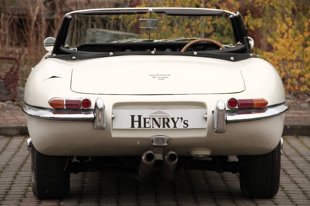 Detail d: Jaguar E-Type Replik, EZ 10.1972, Laufleistung 14.435 miles abgelesen, 154 kW/ 209 PS (laut Schein), 129 kW/ 175 PS (laut Gutachten), 6-Zylinder, ...