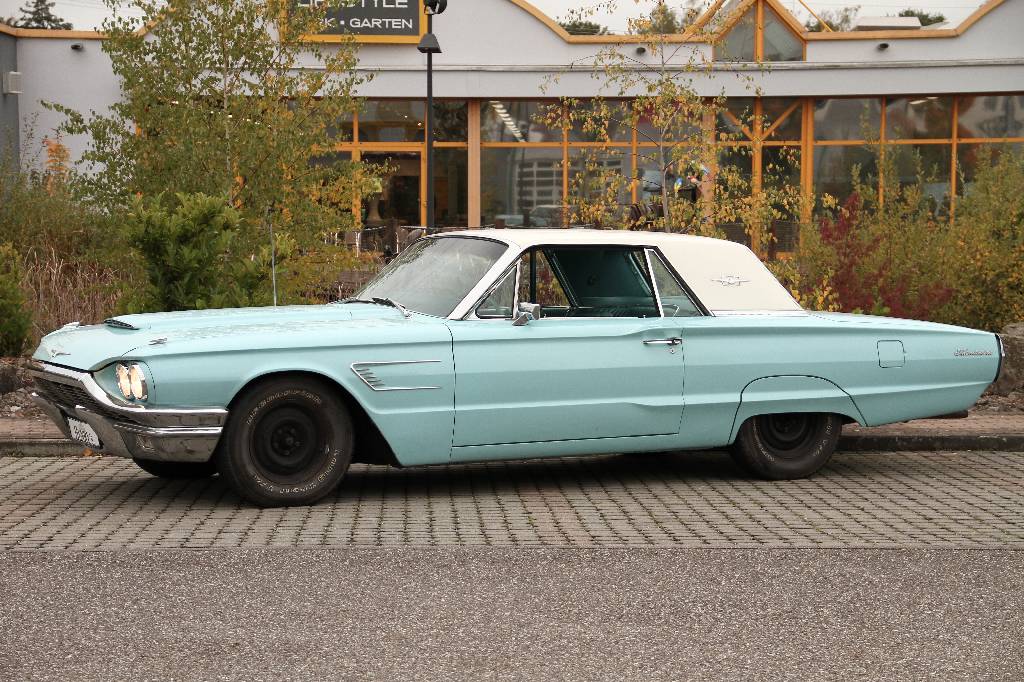 Ford Thunderbird Coupé, EZ 07.1965, Laufleistung 93.662 miles abgelesen, H- Zulassung, Automatikgetriebe, türkis, Kunstleder türkis, Fahrzeug in ...