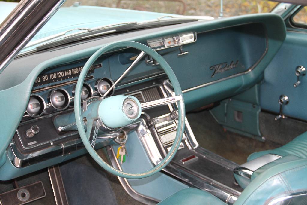Detail e: Ford Thunderbird Coupé, EZ 07.1965, Laufleistung 93.662 miles abgelesen, H- Zulassung, Automatikgetriebe, türkis, Kunstleder türkis, Fahrzeug in ...