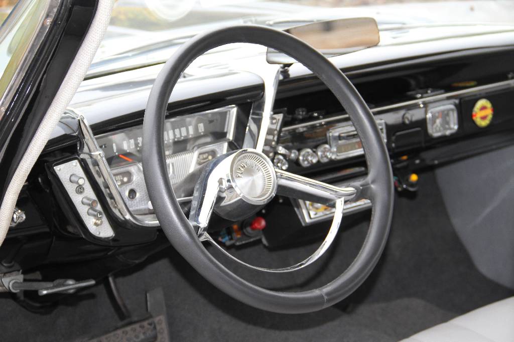 Detail e: Plymouth Savoy Coupé, EZ 11.1959, Laufleistung 9.697 miles abgelesen, H- zulassungsfähig, 191 kW/ 260 PS, 8-Zylinder, Automatikgetriebe, schwarz, ...