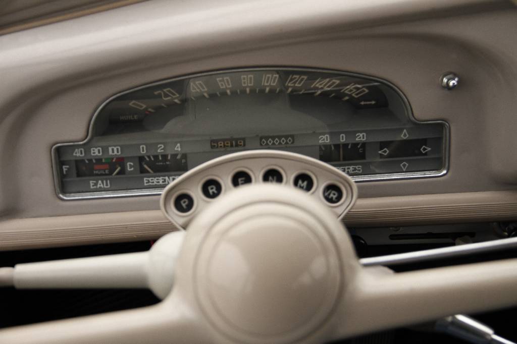 Detail i: Renault Frégate Domaine Break, EZ 07.1958, Laufleistung 58.919 km abgelesen, H-Zulassung, 67 kW/ 91 PS, 4-Zylinder, Halbautomatik, hellblau, ...