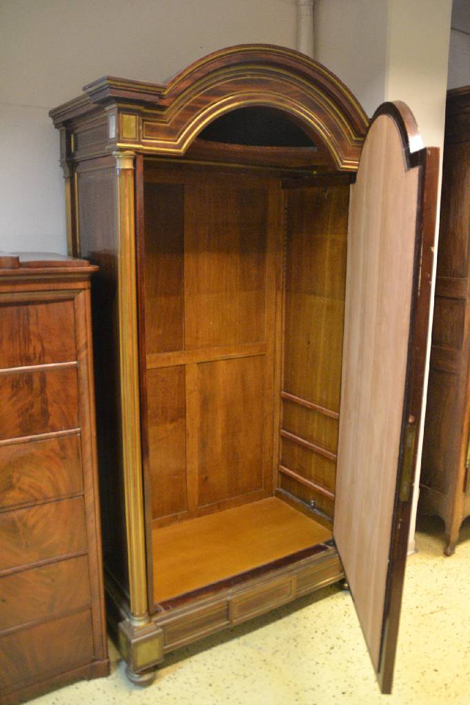 Detail d: Gründerzeit-Schlafzimmer bestehend aus Prunkbett u. Garderoben-Schrank, wohl norddeutsch, um1880-1900, Mahagoni furniert u. massiv, viele umlaufende ...