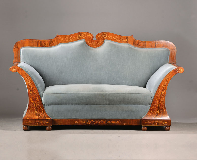 Biedermeier-Sitzgarnitur sog. Ameublement aus einem Sofa und 5 Stühlen, wohl Österreich, um 1835/40, Mahagoni- bzw. Pyramidenmahagonifurnier auf ...