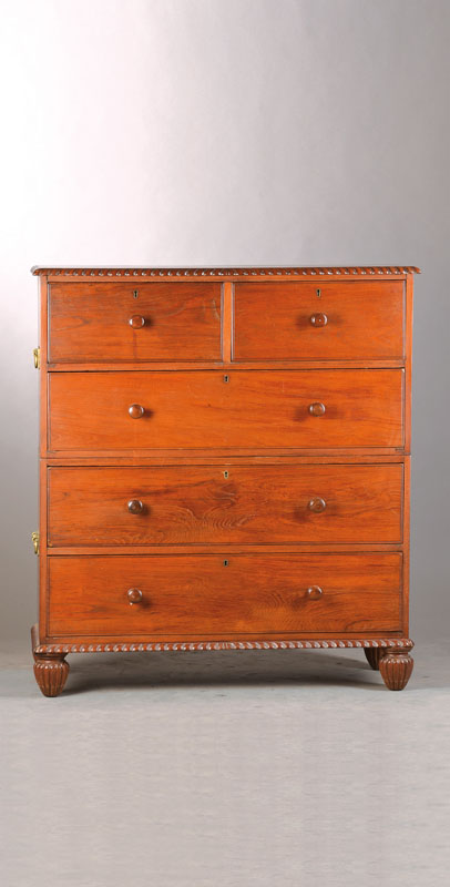 sog. Chest-on-Chest, Kolonialstil, wohl England oder Amerika, um 1900, Teak massiv, 5-schübig, Aufteilung á deux corps je mit seitl. Griffen, ...
