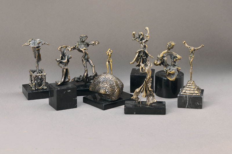 Salvador Dali, 1904-1989, Sammlung aus 8 kleinen Bronzeskulpturen: Carmen, Madonna de Port Lligat, Gala Gradiva, Mujer subiendo la escalera, ...