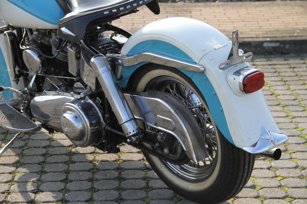 Detail d: Harley Davidson Duo Glide, EZ 07.1958, 2. Hand, Laufleistung ca. 2.326 km abgelesen, HU 08.2016, H-Zulassung, 42 kW/ 57 PS, 2- Zylinder, ...