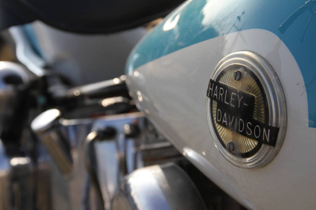 Detail e: Harley Davidson Duo Glide, EZ 07.1958, 2. Hand, Laufleistung ca. 2.326 km abgelesen, HU 08.2016, H-Zulassung, 42 kW/ 57 PS, 2- Zylinder, ...