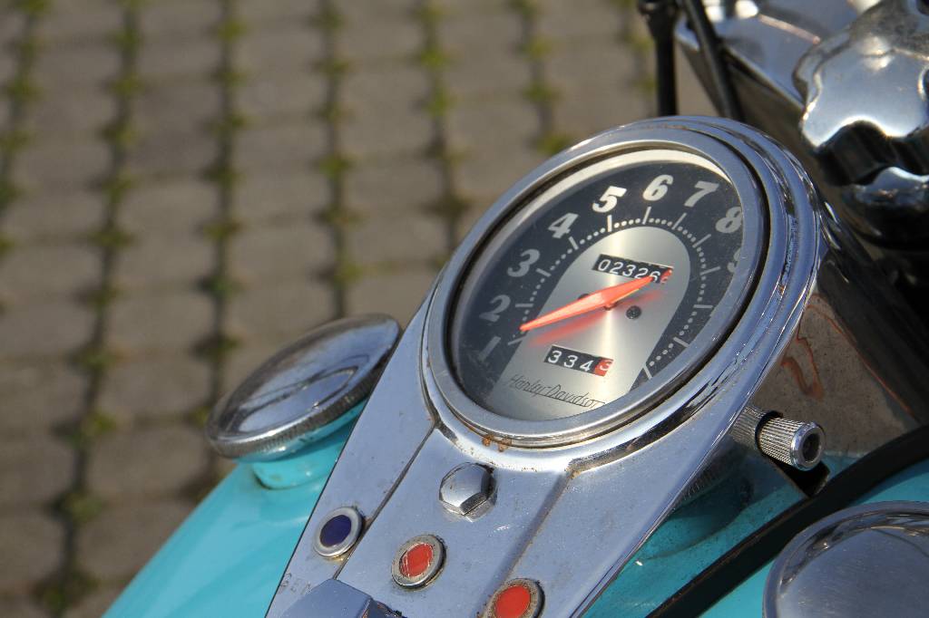 Detail g: Harley Davidson Duo Glide, EZ 07.1958, 2. Hand, Laufleistung ca. 2.326 km abgelesen, HU 08.2016, H-Zulassung, 42 kW/ 57 PS, 2- Zylinder, ...