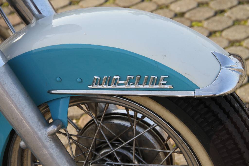 Detail h: Harley Davidson Duo Glide, EZ 07.1958, 2. Hand, Laufleistung ca. 2.326 km abgelesen, HU 08.2016, H-Zulassung, 42 kW/ 57 PS, 2- Zylinder, ...