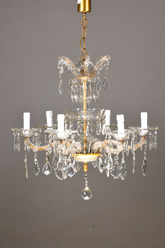 Prunkvoller Deckenlüster, wohl Italien, 1950/60, Messingmontur mit mehrstufigem u. verschiedenem Behang, mittiger Balusterschaft aus Glas mit ...