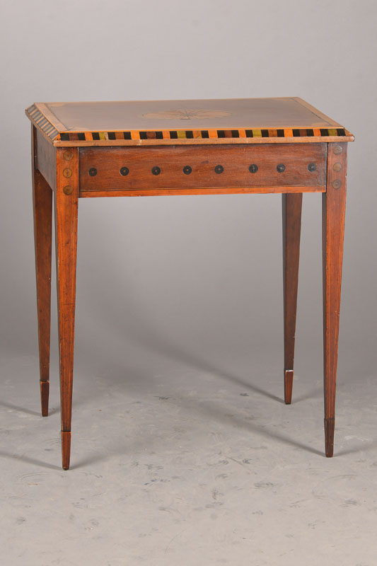 Beistelltischchen im Louis-Seize-Stil, um 1900, Mahagoni massiv mit Ahornbänder u. grün eingefärbter Pappel, Fächermotiv mit Brandmalerei, ...