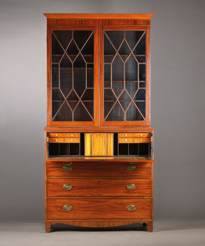 Aufsatzvitrine mit Sekretärsschub, England, 20.Jh., Mahagoni furniert auf Eiche u. Weichholz, 2-teilig, Aufsatz frontseitig 2- türig, alt verglast ...