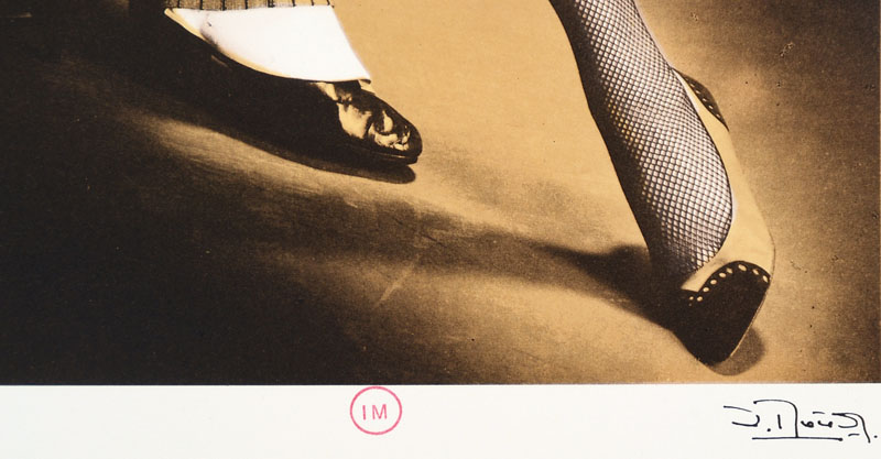 Detail a: Isabel Munoz, geb. 1951, Mappe: En Jambes, Ausgabe mit vier Fotolithographien, davon eine handsigniert und nummeriert 104/300, drei drucksigniert und ...