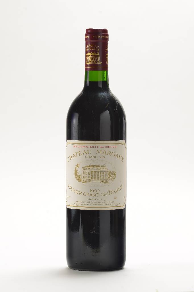 6 Flaschen 1992 Chateau Margaux, Margaux, Premier Grand Cru Classe, top shoulder und into neck, je ca. 75 cl, 12,5 % vol., unverkostet, Etiketten ...