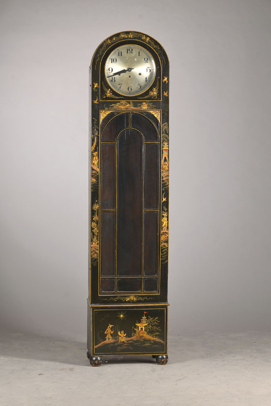 Standuhr mit Chinoiserie, mit Westminsterschlag , Deutsch um 1930, wohl Einzelstück, Holzgehäuse, Metallzifferblatt, mass. Messingplatinenwerk, 3 ...
