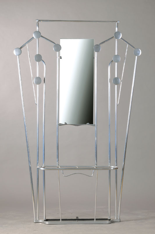 Große Wandgarderobe, Frankreich, 30/40er Jahre, Aluminium, Spiegeleinsatz ersetzt, 10 Kleiderhaken, Hutablage und Schirmständer ca. 180 x 115 x 23 ...