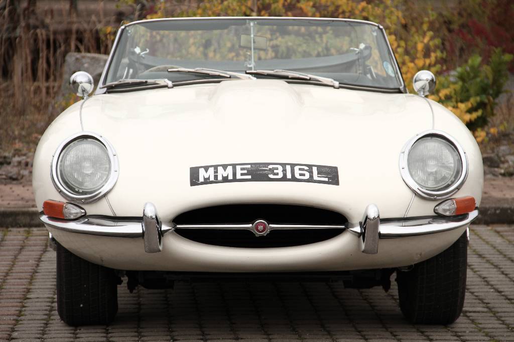 Detail a: Jaguar E-Type Replik, EZ 10.1972, Laufleistung 14.435 miles abgelesen, 154 kW/ 209 PS (laut Schein), 129 kW/ 175 PS (laut Gutachten), 6-Zylinder, ...