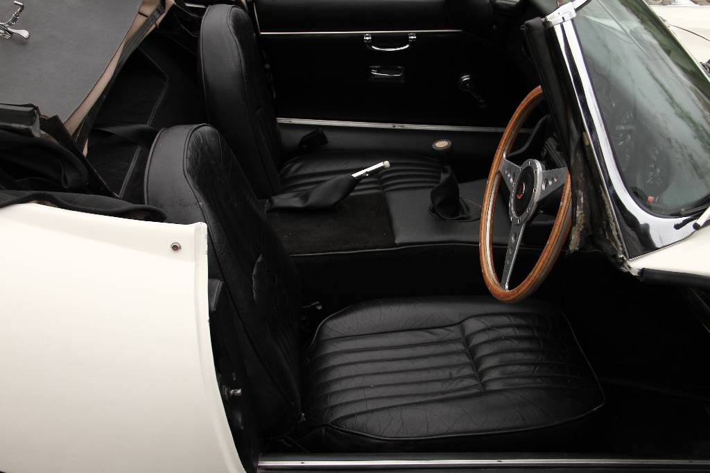 Detail f: Jaguar E-Type Replik, EZ 10.1972, Laufleistung 14.435 miles abgelesen, 154 kW/ 209 PS (laut Schein), 129 kW/ 175 PS (laut Gutachten), 6-Zylinder, ...