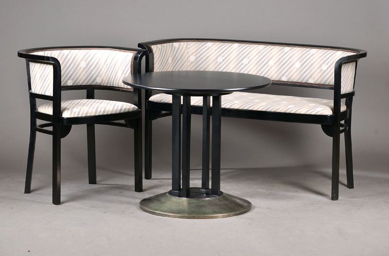 Sitzgarnitur, Ausführung Thonet 1986, Nähe zu Josef Hoffmann, bestehend aus 2 Stuhlsesseln, einer Bank und einem Tisch, Holz schwarz gefaßt, ...