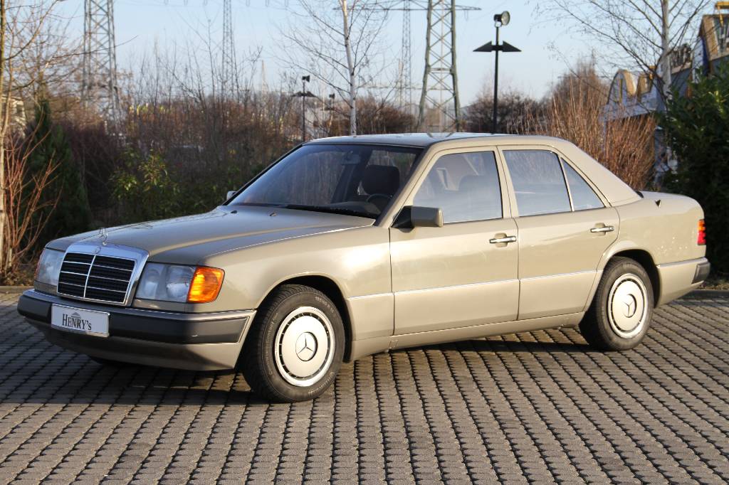Mercedes-Benz 200D W 124, EZ 06.1992, 2. Hand, Laufleistung ca. 108.542 km, 55 kW/ 75 PS, 4-Zylinder, 4-Gang-Schaltgetriebe, Pueblobeige, Stoff ...