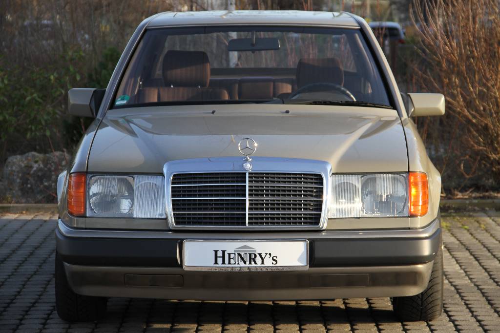 Detail a: Mercedes-Benz 200D W 124, EZ 06.1992, 2. Hand, Laufleistung ca. 108.542 km, 55 kW/ 75 PS, 4-Zylinder, 4-Gang-Schaltgetriebe, Pueblobeige, Stoff ...