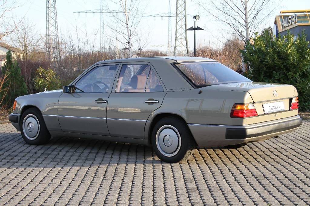 Detail c: Mercedes-Benz 200D W 124, EZ 06.1992, 2. Hand, Laufleistung ca. 108.542 km, 55 kW/ 75 PS, 4-Zylinder, 4-Gang-Schaltgetriebe, Pueblobeige, Stoff ...
