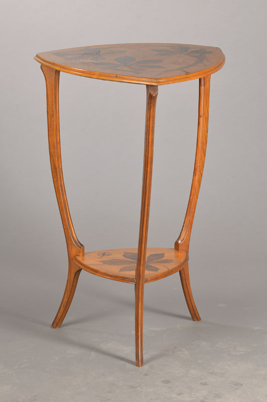 Beistelltischchen, signiert H.Michaut, Nancy, 1914, (Hector Michaut, 1874-1923), Nussbaum massiv, abstrakt floraler Jugendstil, 2 Etagenmit ...