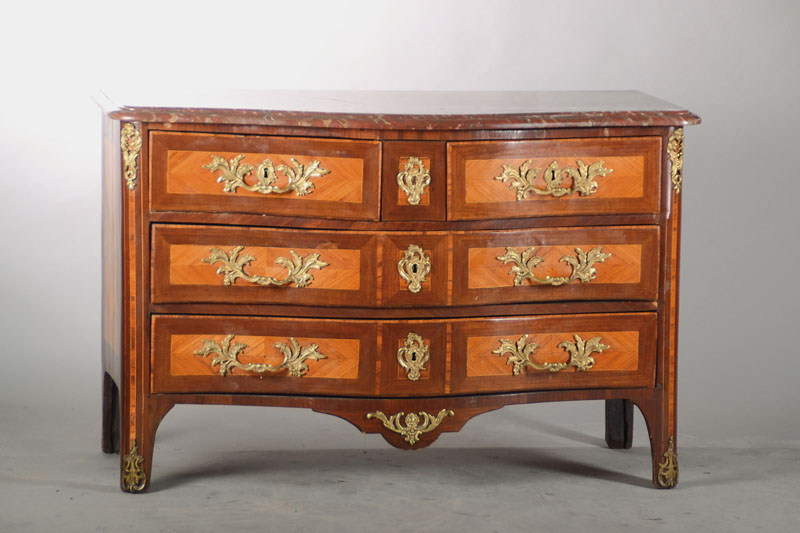Französische Übergangskommode, sog. Transition-Kommode, wohl Paris, um 1765/70, gestempelt J C Ellaume (Jean-Charles Alleaume, M. 1754), Rosenholz ...