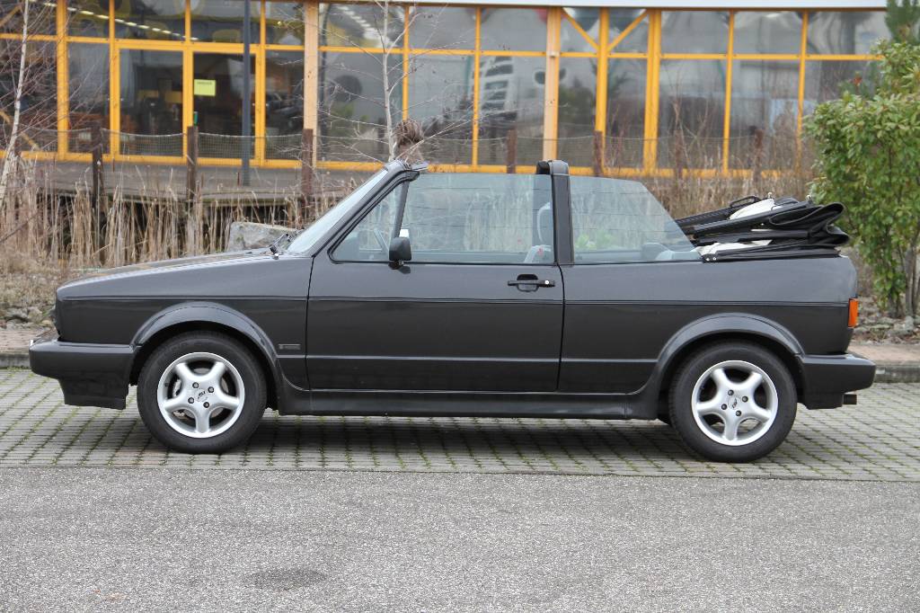 Detail e: VW Golf I Cabriolet, EZ 02.1990, Laufleistung ca. 151.212 km, HU 07.2017, 72 kW/ 98 PS, 5- Gang Schaltgetriebe, Graphitschwarz metallic, Sportsitze ...