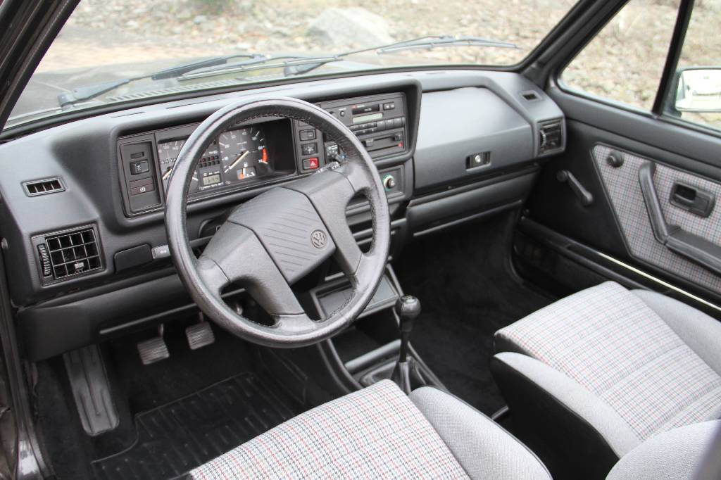 Detail g: VW Golf I Cabriolet, EZ 02.1990, Laufleistung ca. 151.212 km, HU 07.2017, 72 kW/ 98 PS, 5- Gang Schaltgetriebe, Graphitschwarz metallic, Sportsitze ...