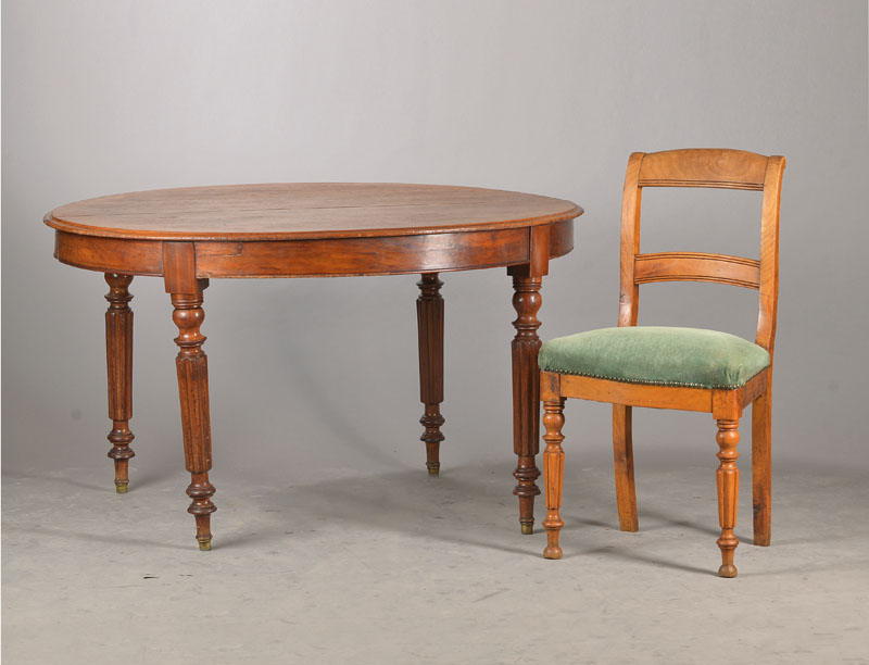 Sitzgarnitur, wohl Frankreich, um 1860/70, mit st. englischem Einschlag, bestehend aus 5 Stühlen u. einem Ausziehtisch, Stühle in Kirschbaum mit ...