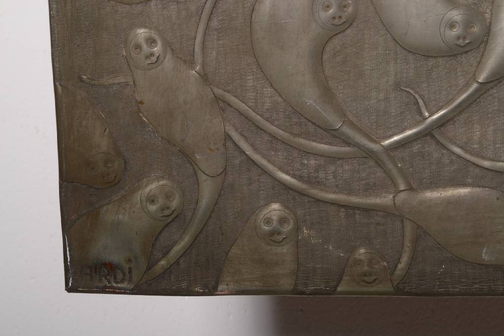Detail a: Zeitgenössischer Künstler, Reliefbild, Kupfer verzinnt, links unten signiert Ardi, ca. 98x121cm, Ecken abgekantet