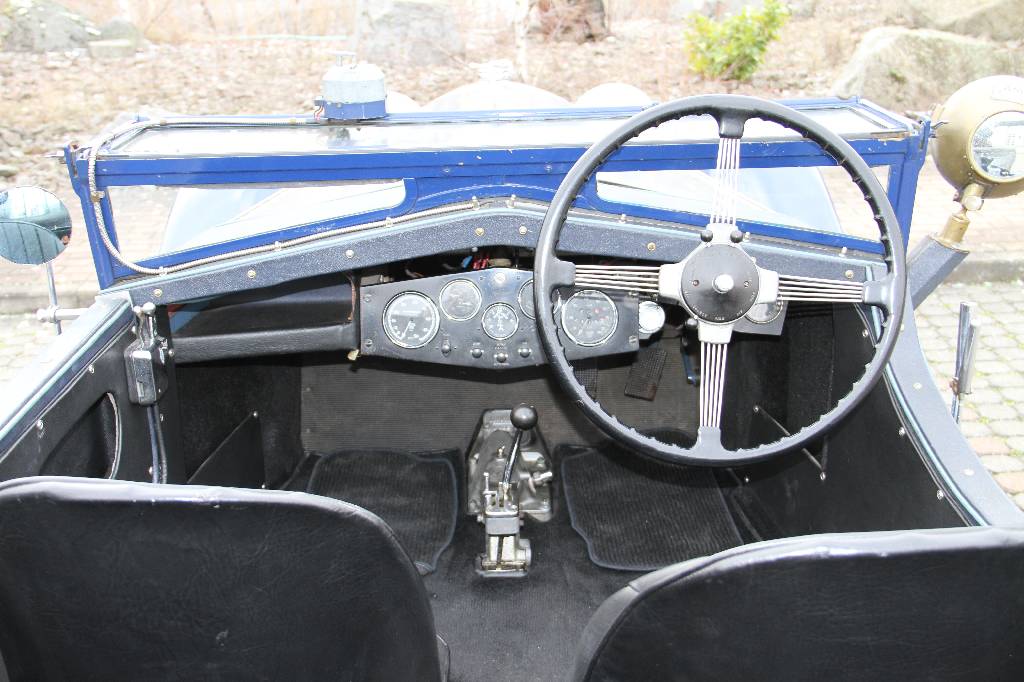 Detail h: Invicta 12/90 Supercharged, Fahrgestellnummer L 183 EZ 10.1932, Laufleistung ca. 2.414 miles abgelesen, H- Zulassung, 66 kW/ 90 PS, 6- Zylinder, ...