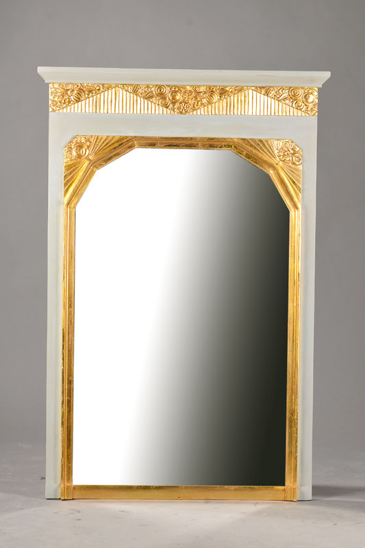 Art-Deco-Spiegel, wohl Frankreich, um 1930, Eiche u. Weichholz gefaßt, stiltypisch abstrakt floraler Dekor goldfarben gefaßt, Fassung z.T. ...