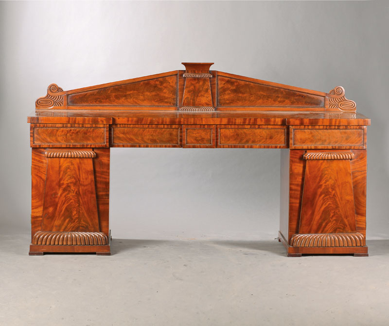 Anrichte/Schreibtisch, Norddeutschland, um 1900/10, Starker englischer u. dänischer Einfluss, Mahagoni- bzw. Pyramidenmahagonifurnier, z.T. auf ...