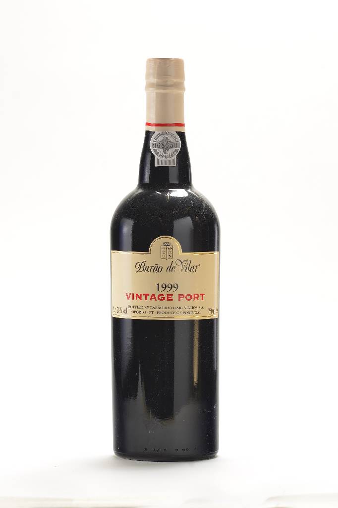 9 Flaschen 1999 Barao de Vilar Vintage Port,Bottled by Barao de Vilar, je ca. 75 cl, je ca. into neck, je 20% Vol., sehr guter Erhaltungszustand, in ...
