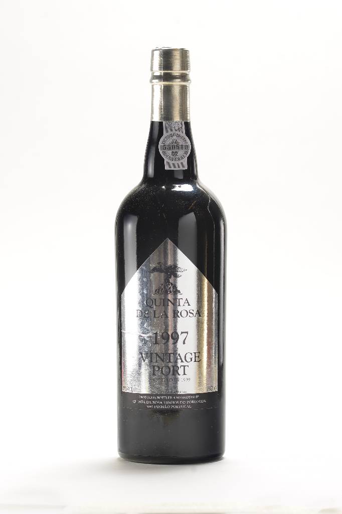 5 Flaschen 1997 Quinta de la Rosa Vintage Port, Bottled in 1999, je ca. 75 cl, je ca. intoneck, 20% Vol., sehr guter Erhaltungszustand, unverkostet