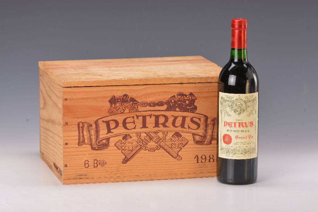 6 Flaschen 1985 Chateau Petrus, Grand Vin, Pomerol, je ca. 75 cl, je into neck, 12,6% Vol., in der 6er Originalholzkiste, unverkostet, in dieser ...