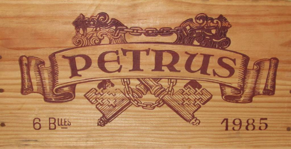 Detail a: 6 Flaschen 1985 Chateau Petrus, Grand Vin, Pomerol, je ca. 75 cl, je into neck, 12,6% Vol., in der 6er Originalholzkiste, unverkostet, in dieser ...