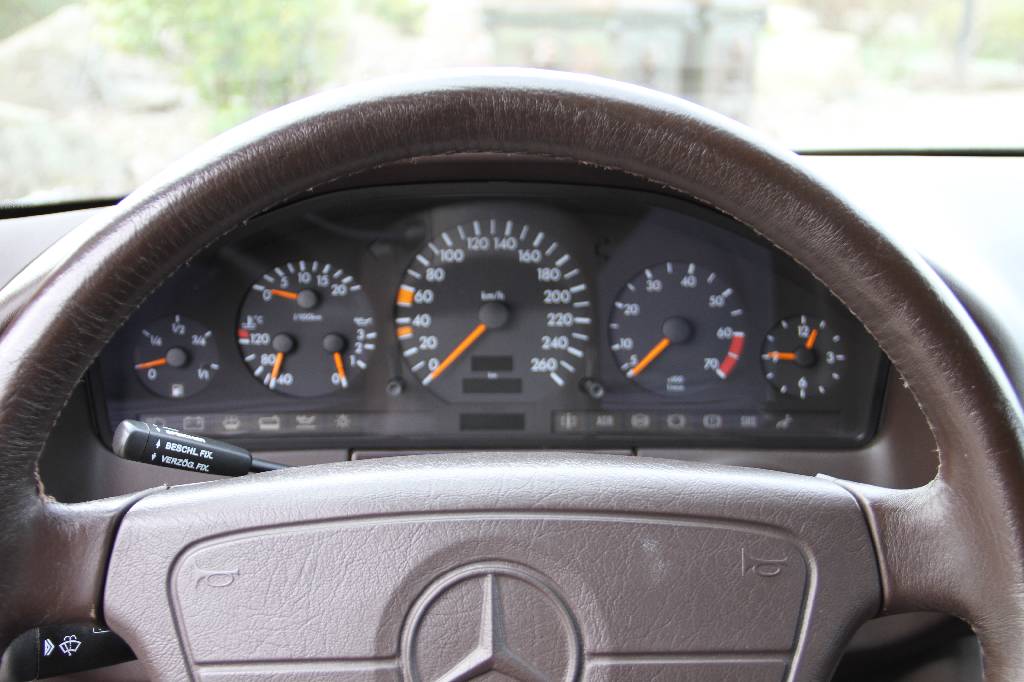 Detail f: Mercedes-Benz 600 SE V12 W 140, EZ 01.1992, Laufleistung ca. 192.520 km, HU 02.2017, 300 kW/ 408 PS, 12-Zylinder, Automatikgetriebe, Rauchsilber, ...