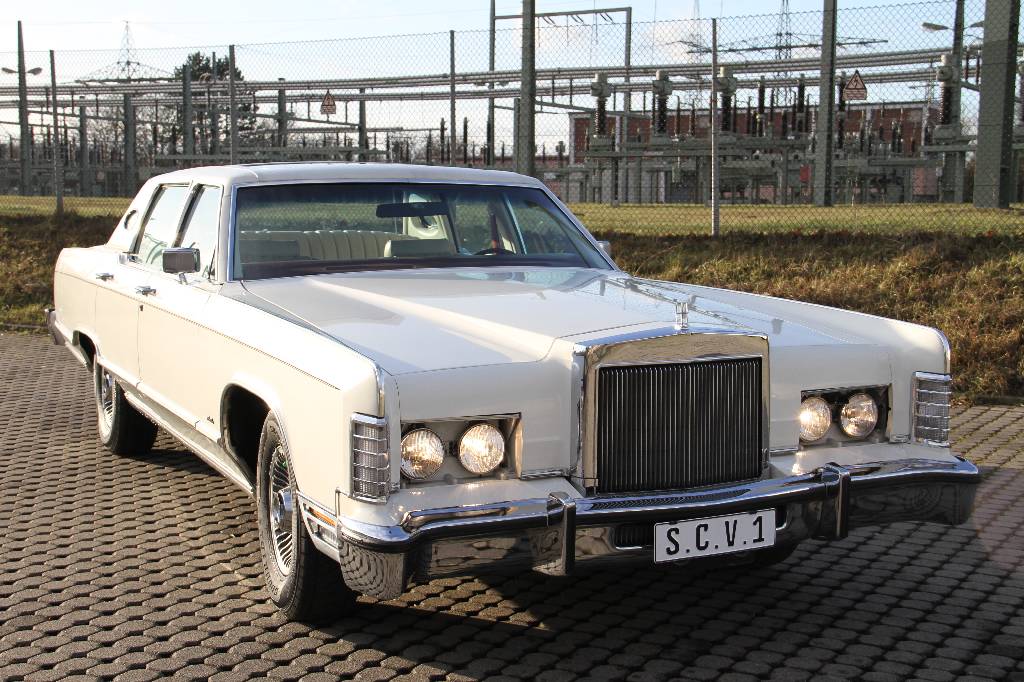 Detail a: Ford Lincoln Continental S.C.V.1, aus dem Besitz seiner Heiligkeit des Papstes Johannes Paul II, BJ 1979, 1. Hand, Laufleistung ca. 7.100 km ...